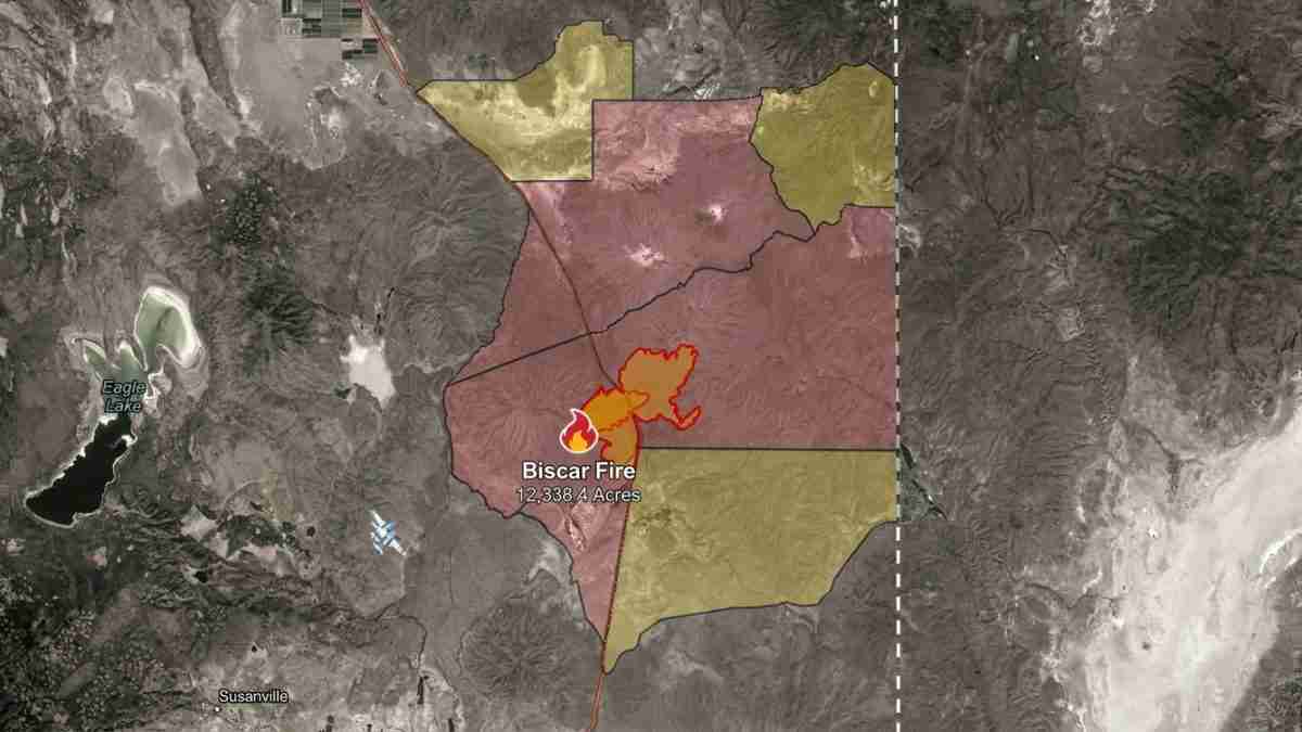 Satellite map of the Biscar Fire area with a red core and orange flames, 12,638 acres, surrounded by yellow/brown containment zones and a dashed eastern boundary line.